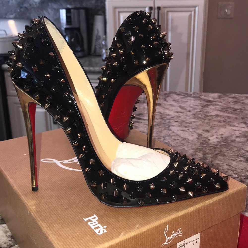 😍Christian Louboutin Black Patent Spiked Follie’s